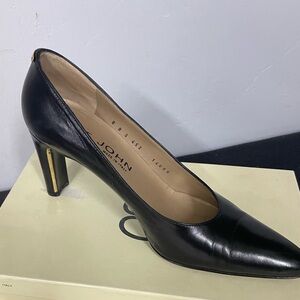 St John’s black pumps with gold accents
Size 8; good condition; original box